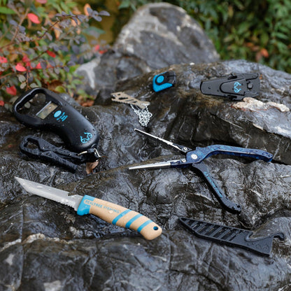 Realtree 7 Piece Angler's Collection Fishing Kit with Stainless Steel Blade and Scale - Trendyxmart